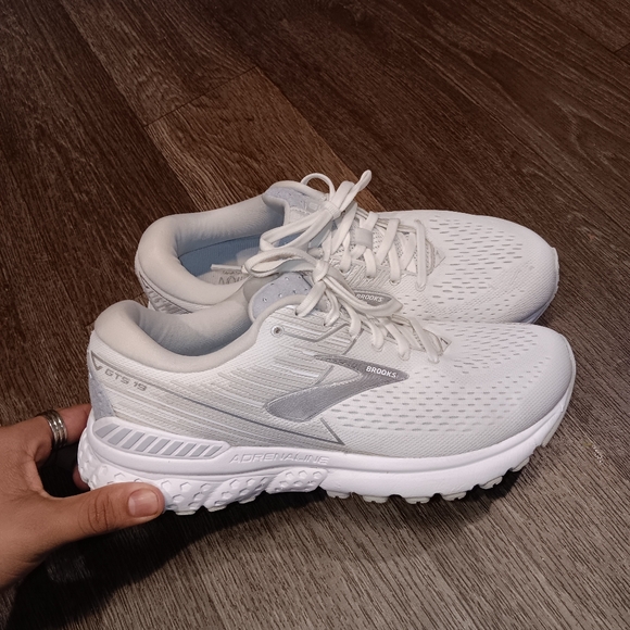 Brooks Shoes - Brooks Women's White Adrenaline GTS 19  Running Shoes Sz 9